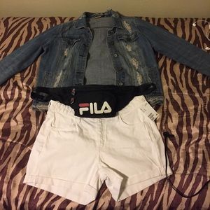 Hi I am selling this cute summer outfit.